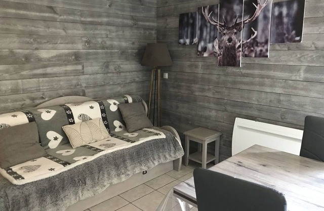 Renovated chalet 7 pers, 2 rooms, parking, pets allowed
