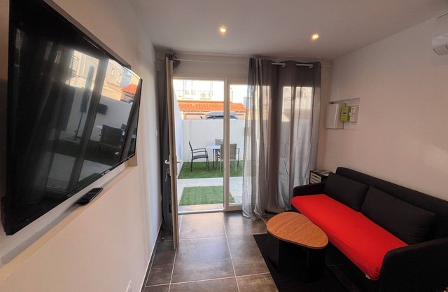 Renovated chalet, 5 minutes from the sea and shops, Gruissan plage des chalets