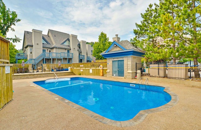 Renovated condo steps from the chair lift w/shared pool, tennis