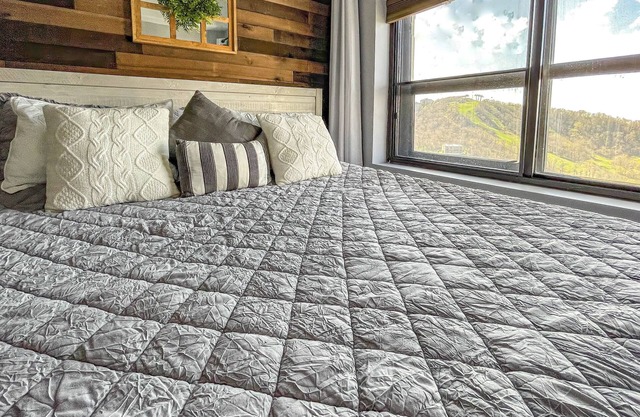 Renovated condo! Sugar’s PEAK! Immaculate & Cozy! 5 ⭐️ reviews! ❄️⛄️⛷🎿🗻🚵💎🚂🍺