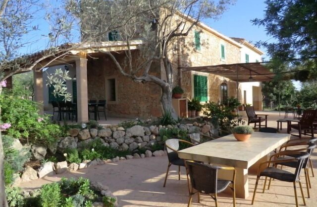 Renovated country house with child-safe pool and sports field
