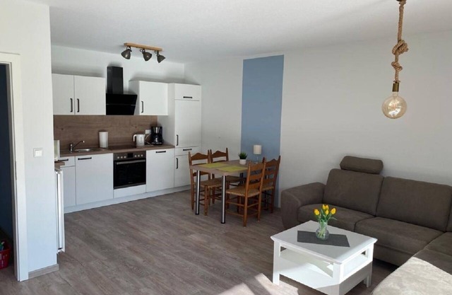 Renovated, family holiday apartment - centrally located (2)