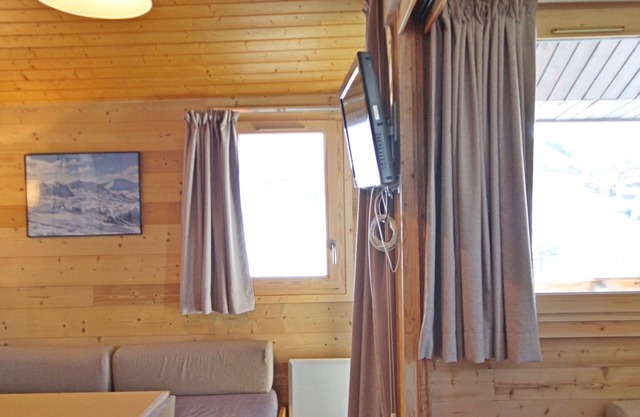 Renovated ski-in/ski-out apartment