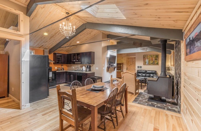 Renovated Historic Suite - Air Conditioning - Heart of Downtown Ouray