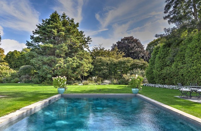 Renovated Historical, Sun Room in Peaceful Backyard, Close to Beach and.