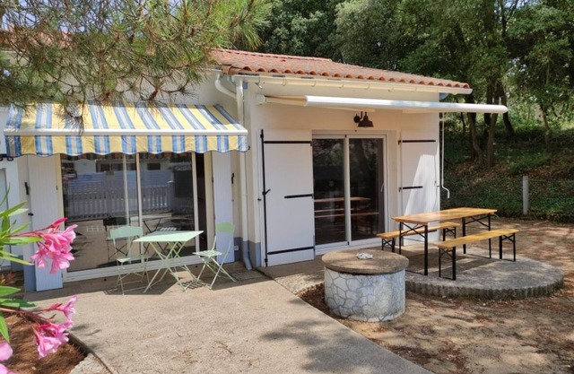 Renovated House with Garden, Near Beach, Sleeps 4, Pet-Friendly, Private Parking