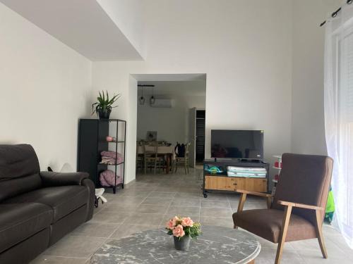 Renovated house l Garden l Private parking