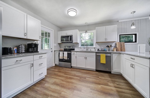 Renovated House on Robinson, 17 mins to Uptown!