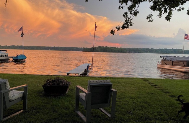 Renovated Lakefront On All Sports Big Barbee Lake-No Stairs-Steps From Water
