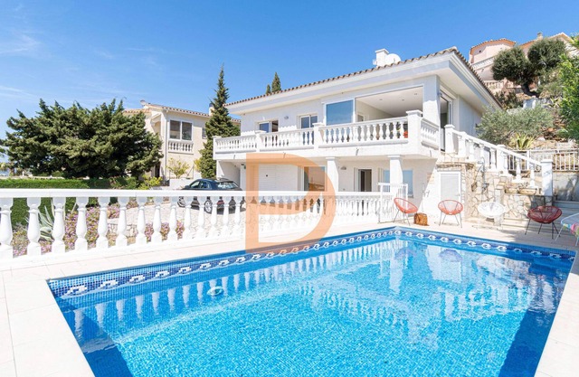 Renovated Luxury Villa with Pool and Barbecue