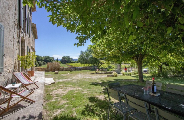 Renovated stone farmhouse with swimming pool & garden - Drôme Provençale
