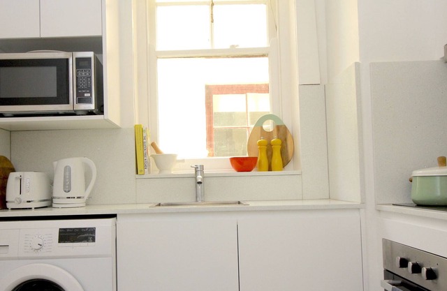 Renovated Spacious Studio In Urban Oasis w PARKING OPTION