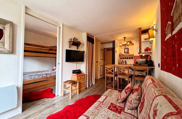 Renovated Studio with Cabine, Ski-in/Ski-out, Balcony, WIFI