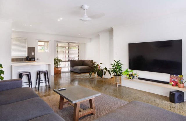 Renovated townhouse 1 bedroom