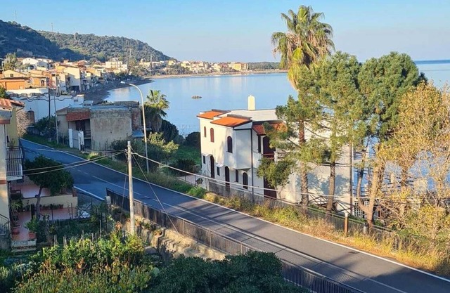 Renovated two-bedroom apartment, parking space, by the sea.