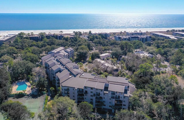 RENOVATED VILLA NEAR COLIGNY BEACH WITH POOL & TENNIS HILTON HEAD