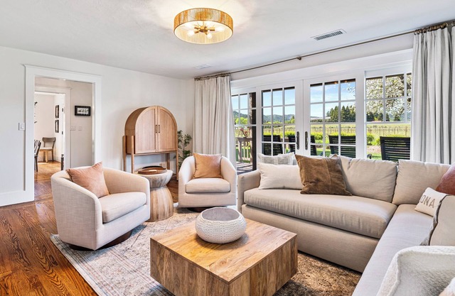 Renovated Vineyard Home - 4 BR/4 BA - Solar Pool, Spa, Views