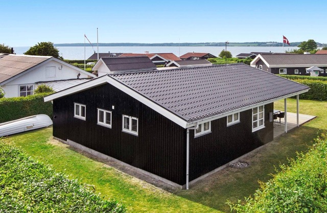 Renovated Waterfront Retreat-By Traum