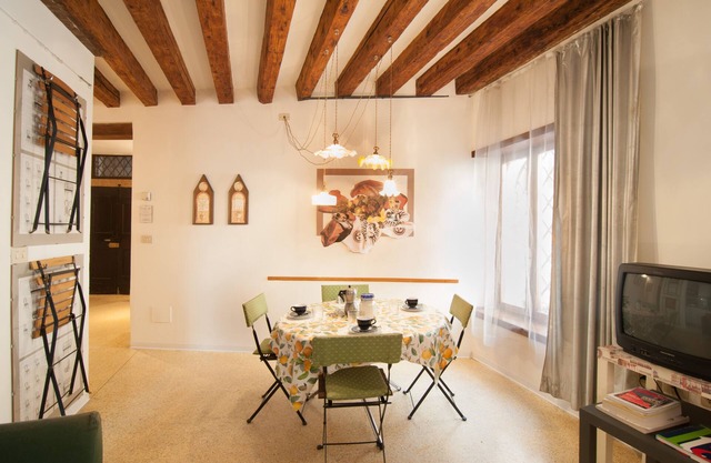 RENOVATION WORKS IN PROGRESS: NOT RENTABLE !