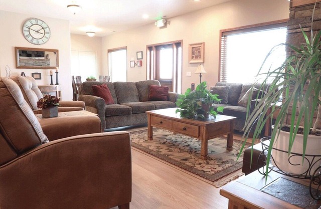Rent 8, 9, 10 or 11 rooms with group kitchen, living & dining areas.