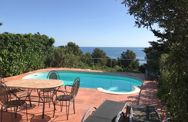 Rent apartment Costa Brava, Garden and private pool, sea view