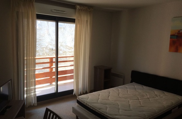 RENT FURNISHED STUDIO RESIDENCE VAL D'AZUR
