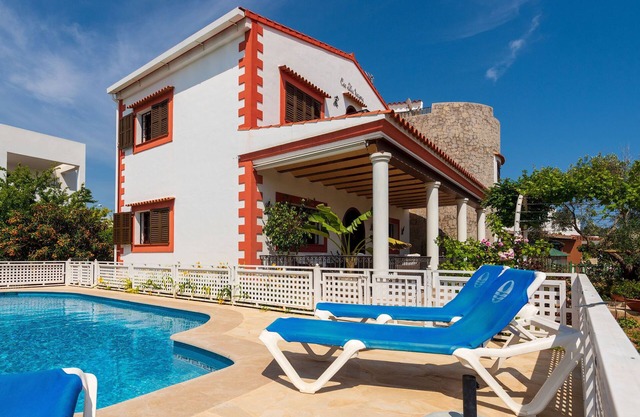 Rent holiday house in Ibiza. FREE WIFI & PRIVATE POOL
