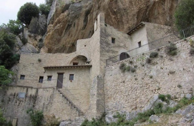 Rent house in the valley of Menotre