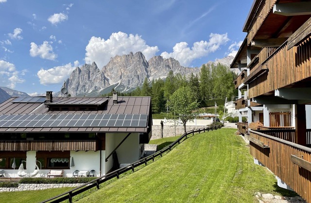 Rent large apartment in Cortina area Cristallo with terrace overlooking Tofane