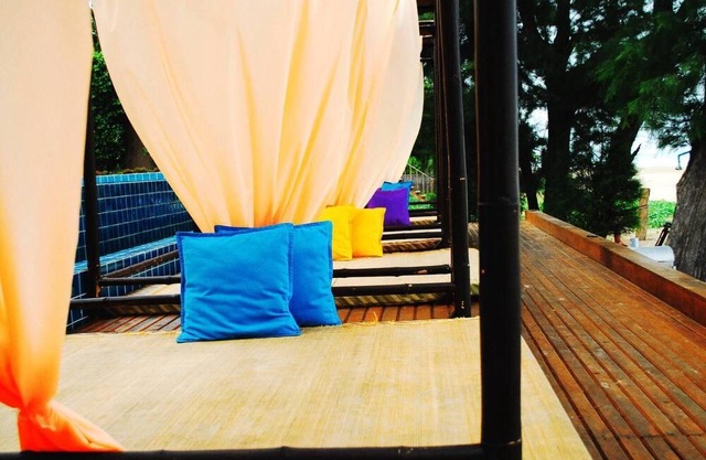 RENT WHOLE PRIVATE BEACHFRONT RESORT ,5 beachfront bungalows