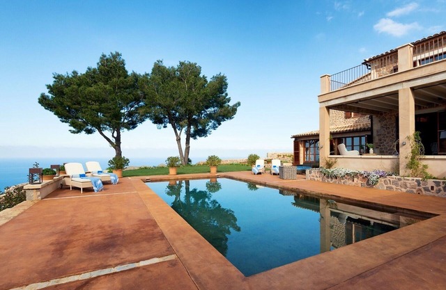 Rent Your Luxury 4 Bedroom Villa, Mallorca Villa 1017