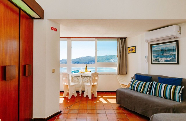 RENT4REST SESIMBRA OCEAN VIEW STUDIO - DIRECT BEACH ACCESS