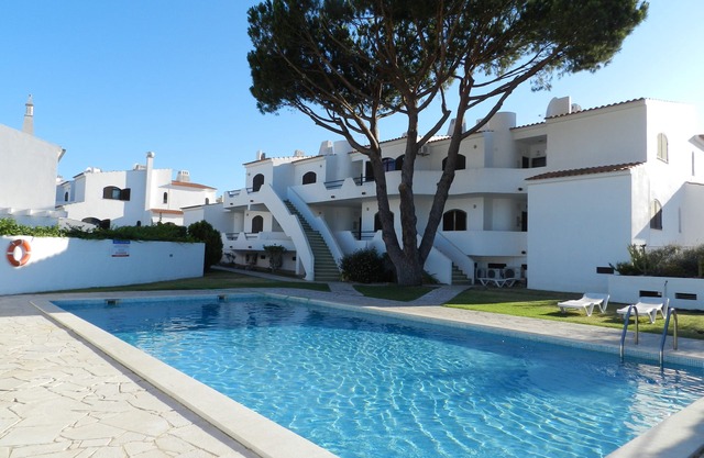 Rental Albufeira/Algarve-excellent with 2 pools-near the beach