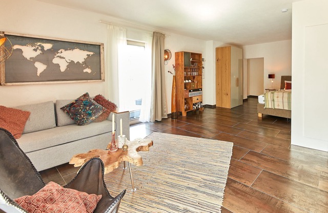Rental-Apartment-Private Bathroom-Terrace-Rochter Quartier
