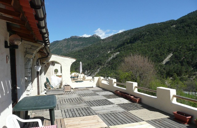 Rental in residence (former sheepfold) with swimming pool and tennis