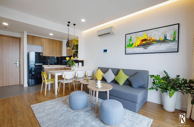 Republic Apartment near Airport with Pool