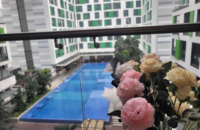 Republic Plaza Poolview - Chic Stay Near Airport