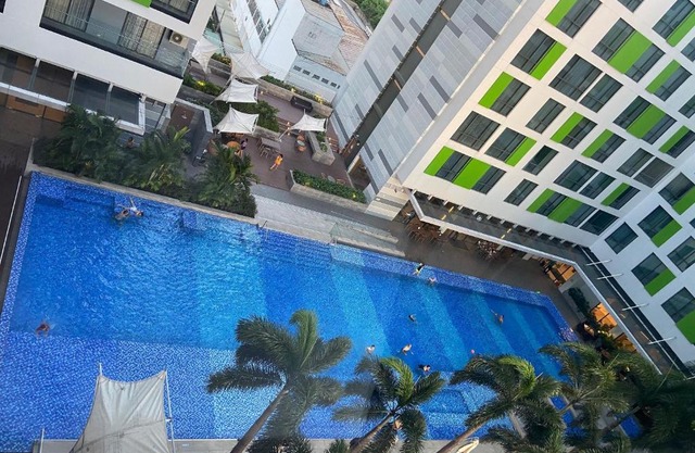 Republic Plaza Sai Gon Airport - Free pool
