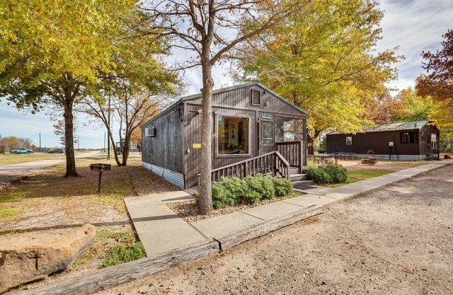 Reservoir & Dock Access: Pet-Friendly Kerens Cabin