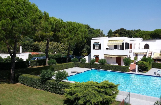 Residece villa with swimming pool in Jesolo Lido