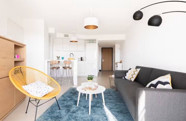 Residence Arbre Blanc ( White Tree) Luxurious 1 bedroom apart. highest floor