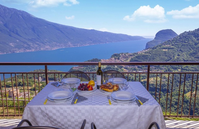 Residence Bellevue 8, Tremosine, Italy