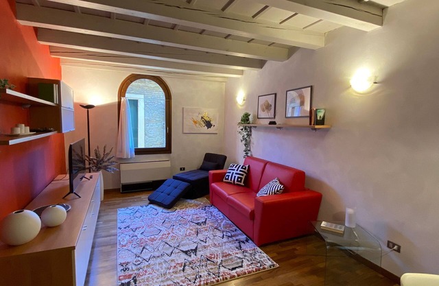 Residence dei Frutti-The Pomegranate-bright apartment a stone's throw from the squares