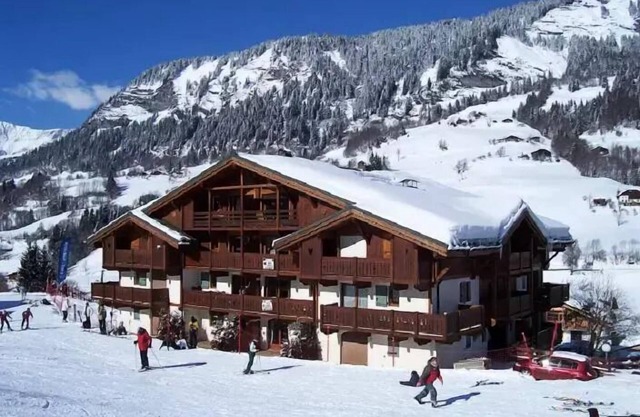 Residence Le Schuss 1 - Apartment at the foot of the slopes with terrace view Mont-Charvin
