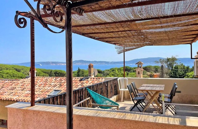Residence Vieux Hameau De Guerrevieille - House T3 - 4/5 people - Sea view - Air conditioning - Wifi - Near beach - Grimaud