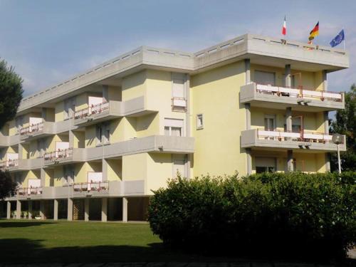 Residence with swimming pool in Luni Mare