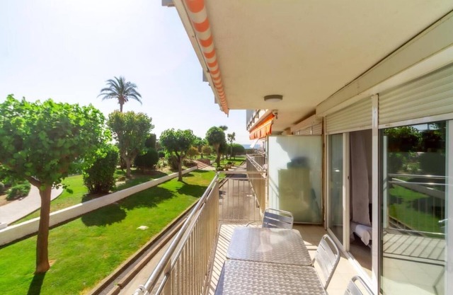 Residencial Costamar next Bcn, 50m beach with swimming pool