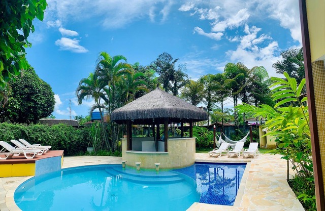 Residential with heated pool 8min. from beach