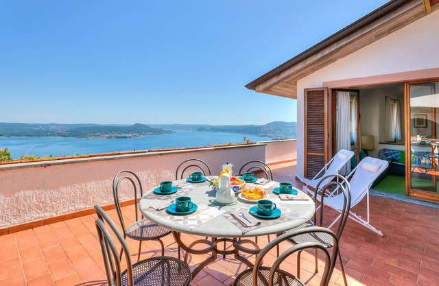 Residenza Over The Lake Ada's Terrace, Lesa, Italy