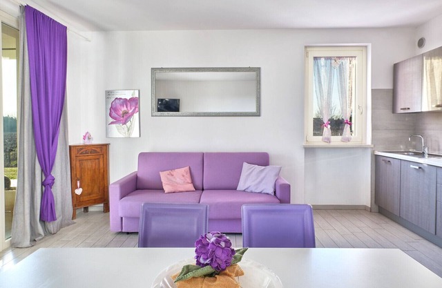 Residenza Pastrengo - apartment Lillà with pool and terrace